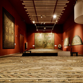 Ausstellungsraum mit römischer Mosaikboden 