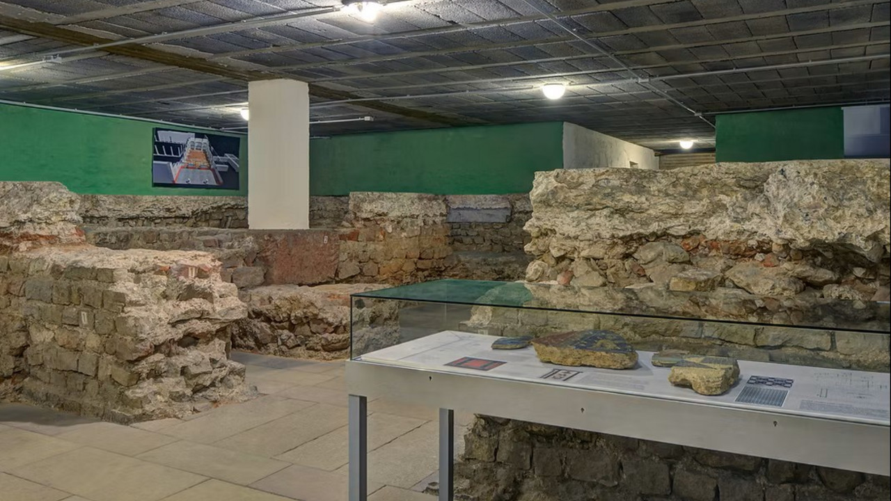 Antike Mauerreste unter der Konstantinbasilika in Trier