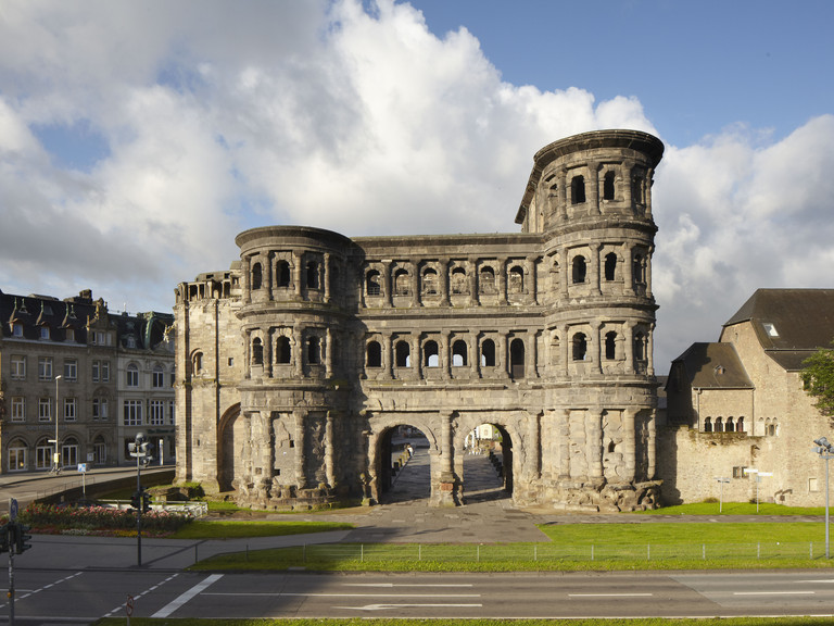 Welterbe-Häppchen: Unterwegs mit den Welterbe-Scouts – die Porta Nigra barrierefrei entdecken Welterbe-Häppchen: Unterwegs mit den Welterbe-Scouts – die Porta Nigra barrierefrei entdecken